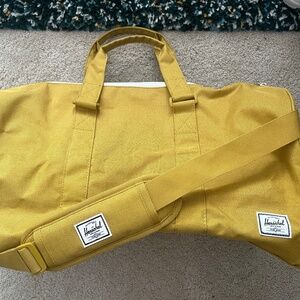 Mustard Herschel Novel Duffle Mid-Volume